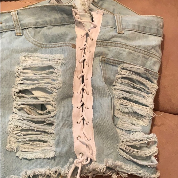 Shorts - Picture 3 of 3